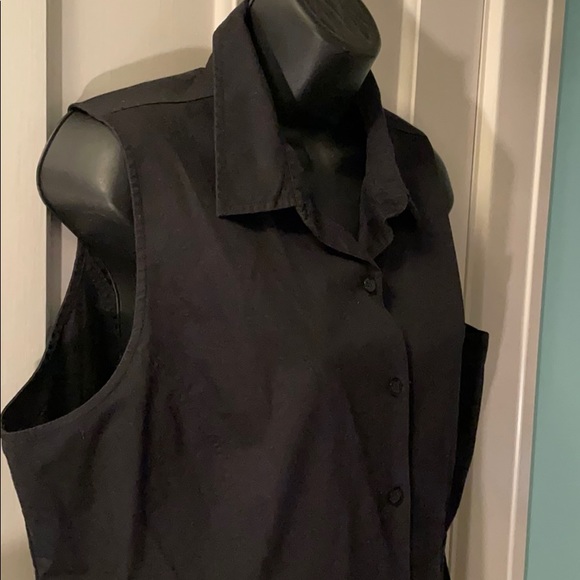 Black sleeveless blouse - Picture 2 of 4